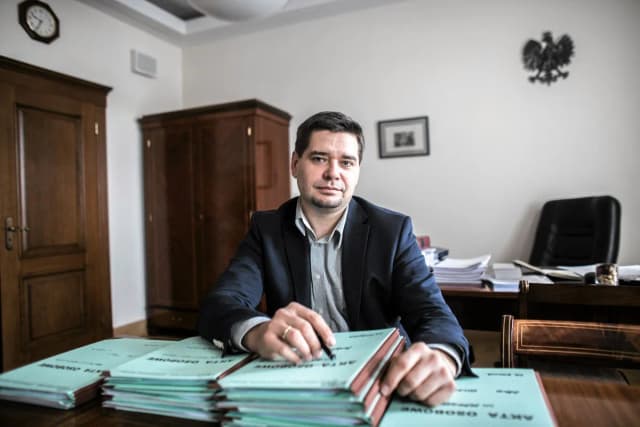 Czy adwokat niewykonujący zawodu może chodzić do sądu? Sprawdź prawdę Czy adwokat niewykonujący zawodu może chodzić do sądu? Sprawdź prawdę