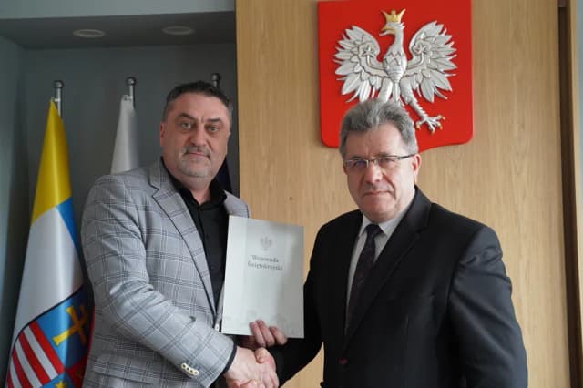 Kto powołuje kuratora oświaty? Poznaj kluczowe informacje i przepisy Kto powołuje kuratora oświaty? Poznaj kluczowe informacje i przepisy
