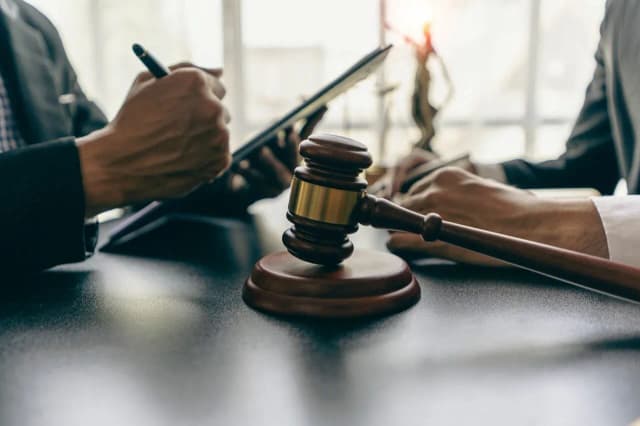 Czy adwokat może zostać sędzią? Poznaj wymagania i proces aplikacji Czy adwokat może zostać sędzią? Poznaj wymagania i proces aplikacji