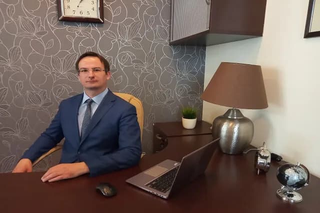 Czym się zajmuje adwokat? Kluczowe obowiązki i pomoc prawna Czym się zajmuje adwokat? Kluczowe obowiązki i pomoc prawna